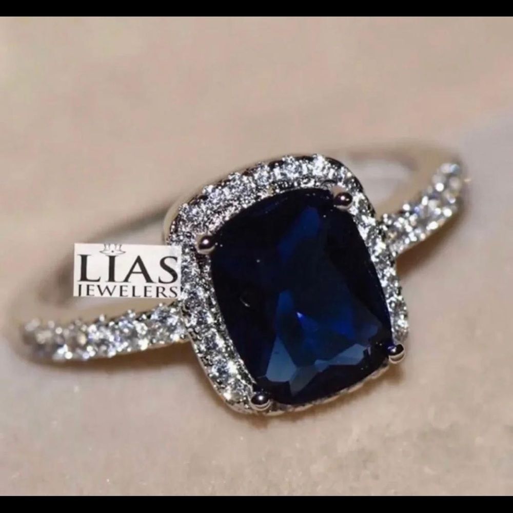 New 18k White gold engagement ring